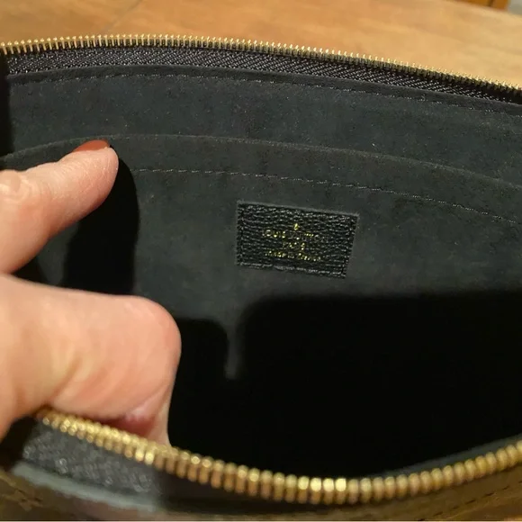 Louis Vuitton daily pouch - Picture 10 of 17
